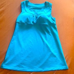 Women’s athleta top